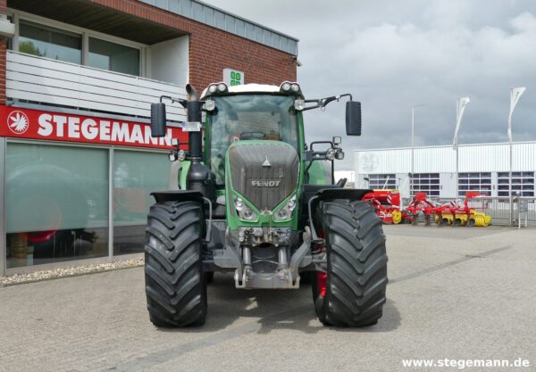 Fendt 826 Vario S Profi Plus Schlepper