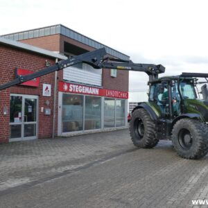 Valtra T 235 mit Stegemann Kranrahmen und Kran mit Tilt Funktion