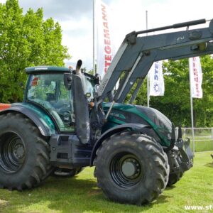 gebr. Valtra Traktor T144 Versu Frontlader